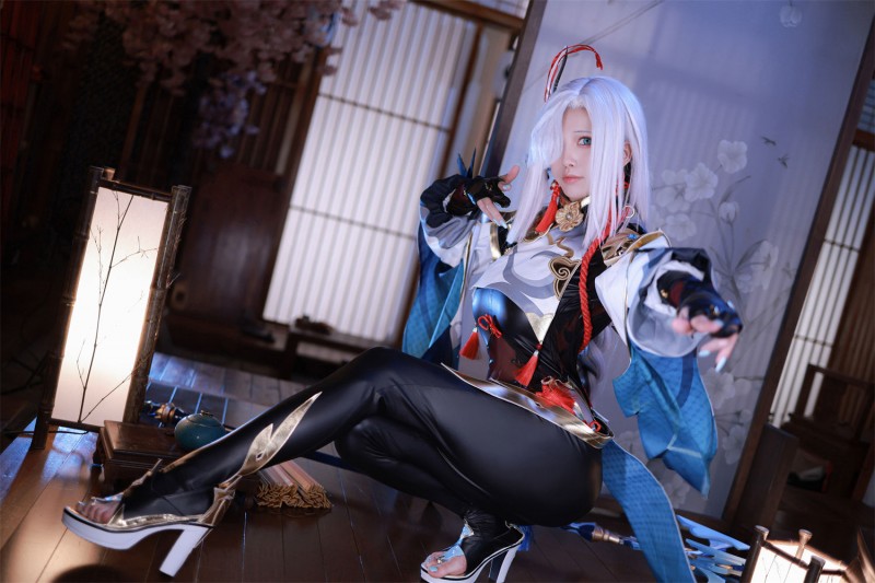 水淼aqua的原神申鹤Cosplay作品赏析，带你领略仙姿国色